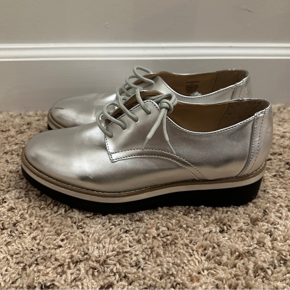 Steve Madden Silver Metallic Lace Up Platform Oxford Shoes Women’s Size 8 Preppy - Picture 1 of 12